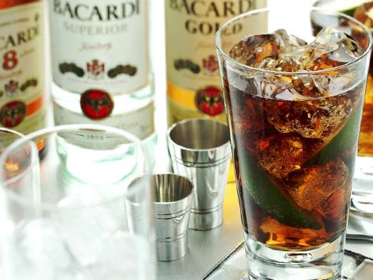 Bacardi 금과 검정 - 마시는 방법?